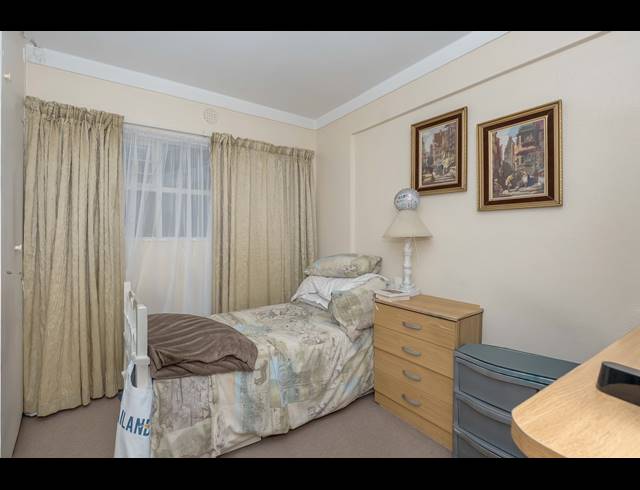 2 BEDROOM APARTMENT TO LET IN THREE ANCHOR BAY